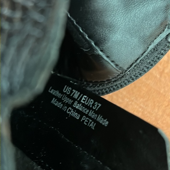 Sam Edelman women’s size 7 pedal black pebbled leather zip up ankle boots - Picture 3 of 3